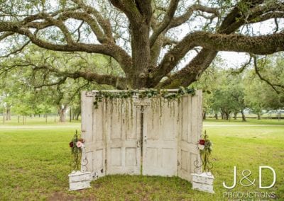 Wedding Photo Set at Hidden Oaks Events